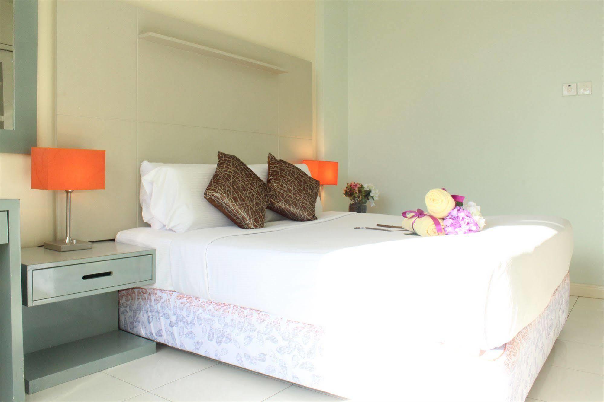 Song Service Apartment Formerly Known As Jinhold Service Apartment Kuching Esterno foto