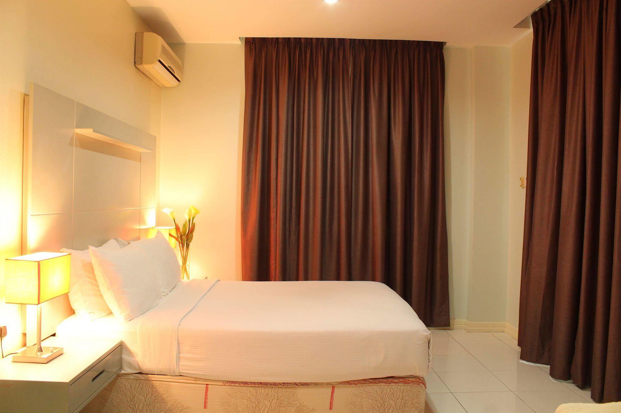 Song Service Apartment Formerly Known As Jinhold Service Apartment Kuching Esterno foto